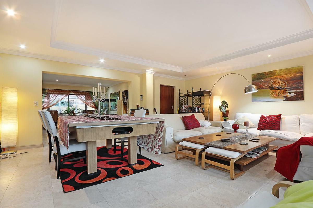 בלוברגסטראנד Natalie Guesthouse מראה חיצוני תמונה