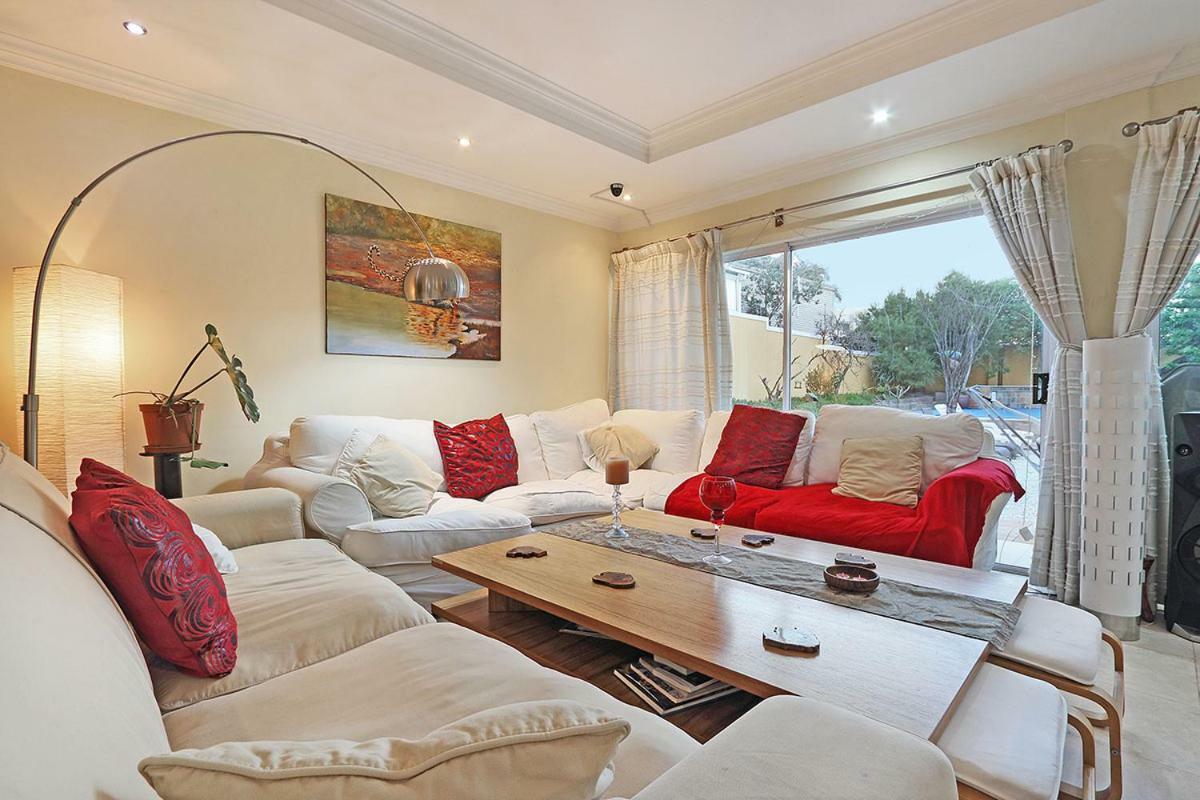 בלוברגסטראנד Natalie Guesthouse מראה חיצוני תמונה